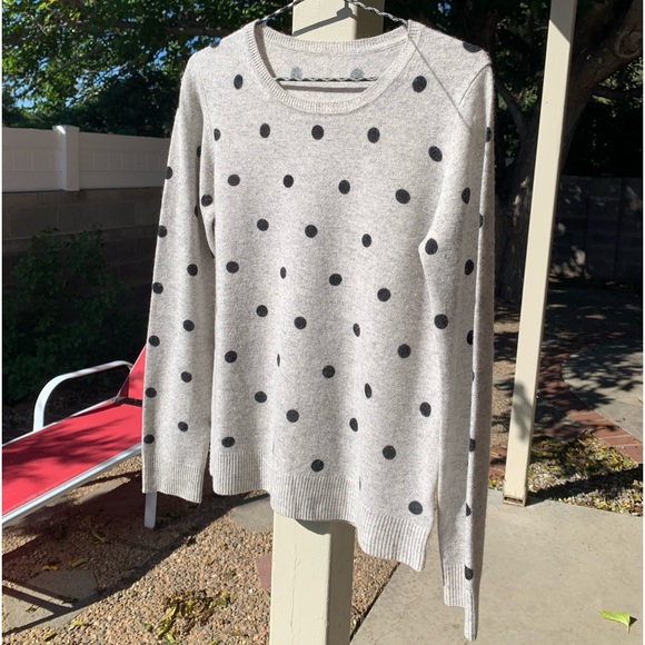 Tahari Sweaters - Tahari 100% cashmere scoop neckline sweater grey with black dots size M